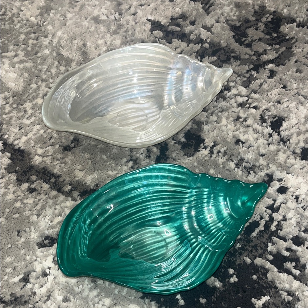 Source Unknown Shell-Shaped Decorative Bowls - Green and Silver